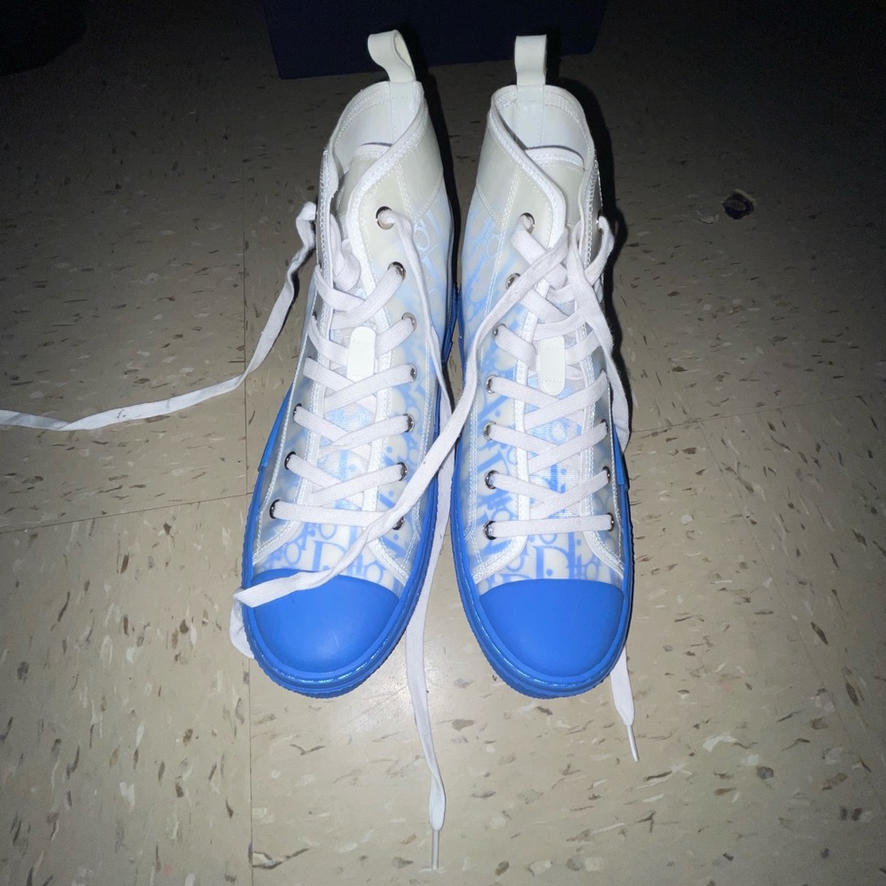 Dior B23 High Top
Gradient Blue - Picture 2 of 4